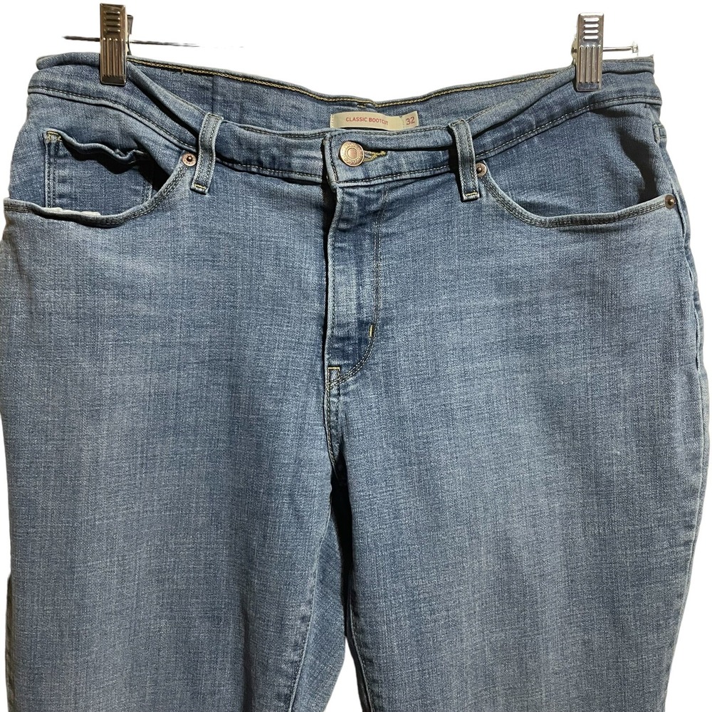Levis Jean Women sz 32 Classic Bootcut 14M 34x29 Blue Denim Stretch Pants Casual - Picture 3 of 11